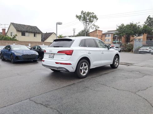 Used 2023 Audi Q5 2.0T Premium w/ Convenience Package image 3