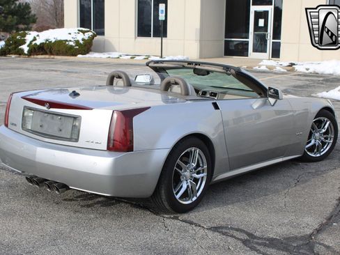 Used 2005 Cadillac XLR image 9