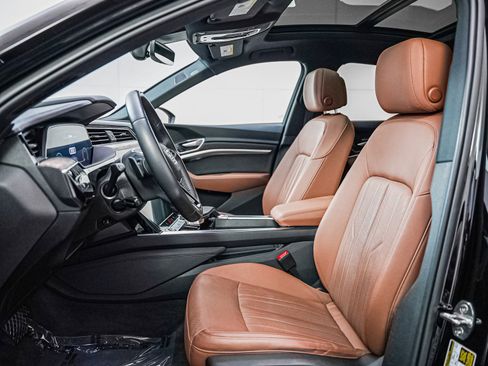 Used 2022 Audi e-tron Premium Plus w/ Premium Plus Package image 11