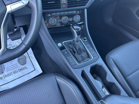 Used 2024 Volkswagen Jetta SE image 21