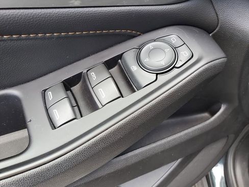 Used 2018 Chevrolet Traverse LT image 17