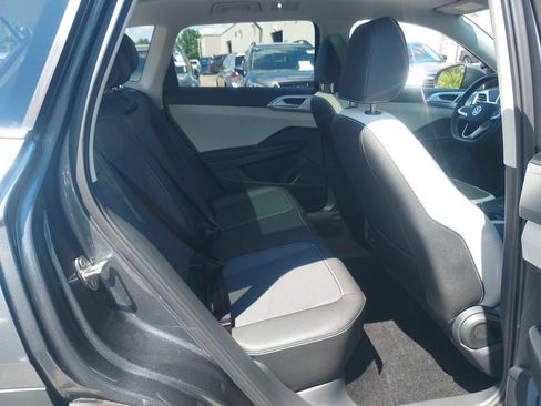 Certified 2025 Volkswagen Taos SE w/ Panoramic Sunroof Package FWD image 26