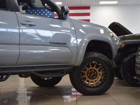 Used 2021 Toyota Tacoma TRD Sport w/ Technology Package image 30