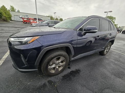 Used 2023 Toyota RAV4 XLE w/ Convenience Package AWD/4WD image 4