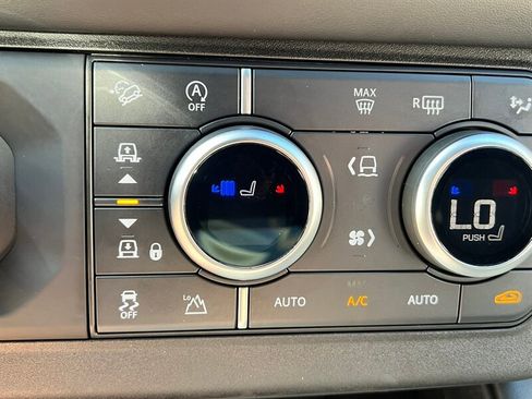 Used 2023 Land Rover Defender 130 X-Dynamic SE image 39