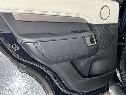 Used 2020 Land Rover Discovery HSE image 34