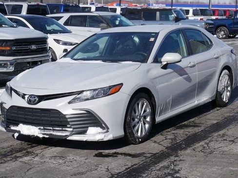Used 2022 Toyota Camry LE image 4
