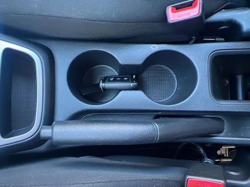 Used 2022 Hyundai Venue SE image 21