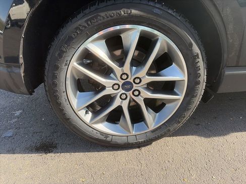 Used 2016 Ford Edge Titanium w/ Equipment Group 302A AWD/4WD image 8