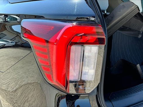 Used 2025 Ford Explorer Platinum w/ Ultimate Package AWD/4WD image 29