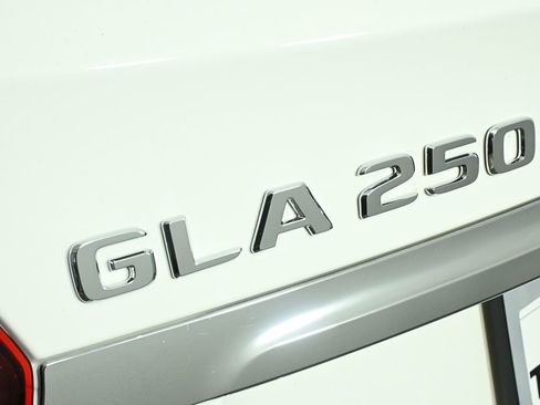 Used 2020 Mercedes-Benz GLA 250 4MATIC image 26