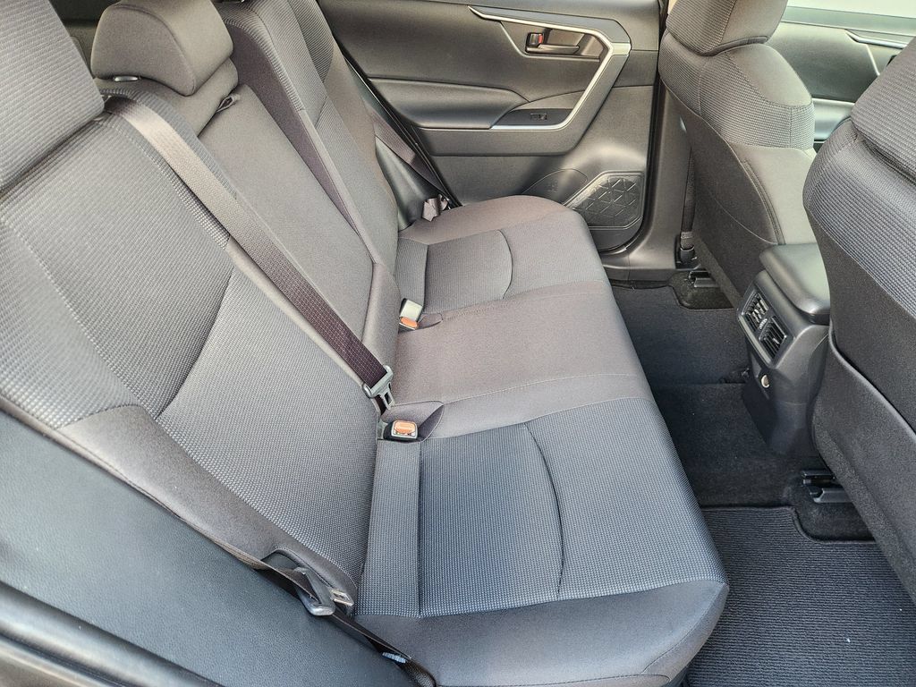 Used 2025 Toyota RAV4 LE AWD/4WD image 30