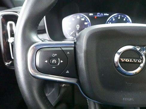 Used 2019 Volvo XC40 T5 Momentum AWD/4WD image 13