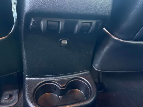 Used 2016 Jeep Wrangler Unlimited Rubicon w/ Connectivity Group image 15