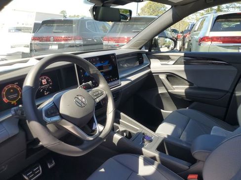 New 2026 Volkswagen Tiguan SE R-Line FWD image 18