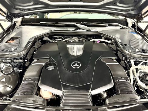 Used 2018 Mercedes-Benz E 400 4MATIC Wagon w/ Premium 1 Package image 13
