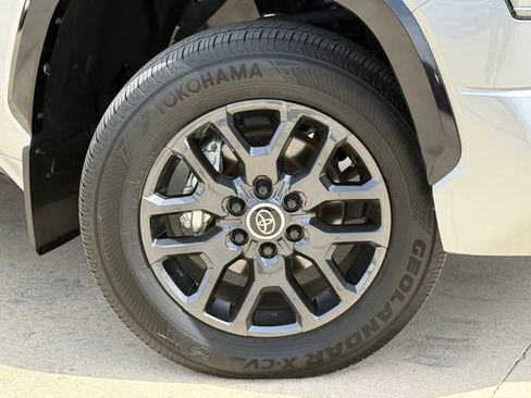 Used 2024 Toyota Tundra Platinum image 2