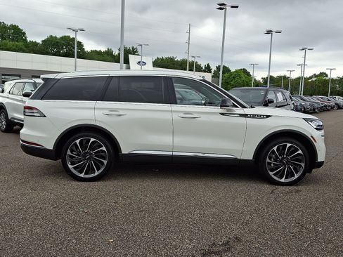 Used 2023 Lincoln Aviator Reserve w/ Equipment Group 201A AWD/4WD image 12