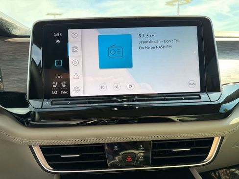 Used 2025 Volkswagen Atlas SEL AWD/4WD image 18