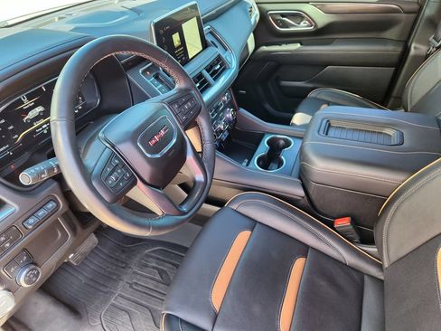 Used 2024 GMC Yukon XL AT4 w/ Technology Package AWD/4WD image 7