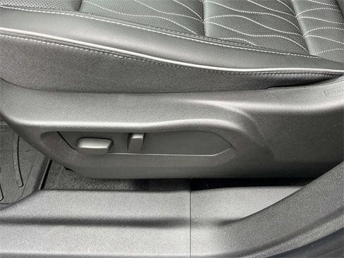 Used 2023 Buick Envision Avenir image 30