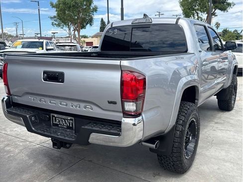 Used 2018 Toyota Tacoma SR5 RWD image 8