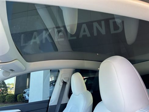 Used 2024 Tesla Model Y Performance image 21