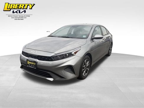 Used 2022 Kia Forte LXS FWD image 3
