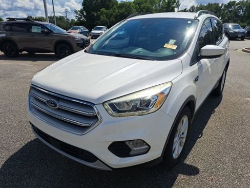 Used 2018 Ford Escape SEL w/ Ford Safe & Smart Package FWD image 2