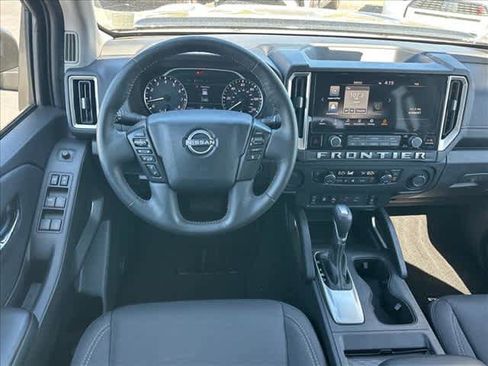 Used 2025 Nissan Frontier SV w/ SV Convenience Package RWD image 10