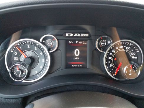 Used 2024 RAM 2500 Big Horn AWD/4WD image 35