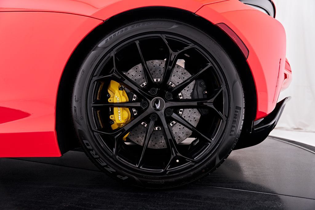 Used 2025 McLaren Artura Spider RWD image 37
