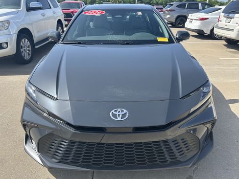 Used 2026 Toyota Camry SE FWD image 2