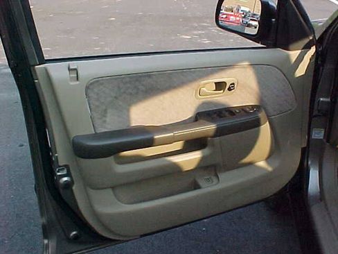 Used 2005 Honda CR-V LX image 16