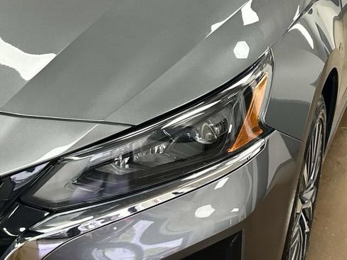 Used 2025 Nissan Altima 2.5 SV FWD image 9