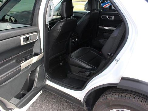 Certified 2022 Ford Explorer XLT w/ Equipment Group 202A image 10