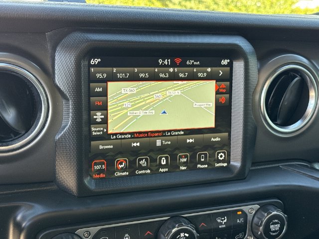 Used 2022 Jeep Wrangler Unlimited Rubicon w/ LED Lighting Group AWD/4WD image 24