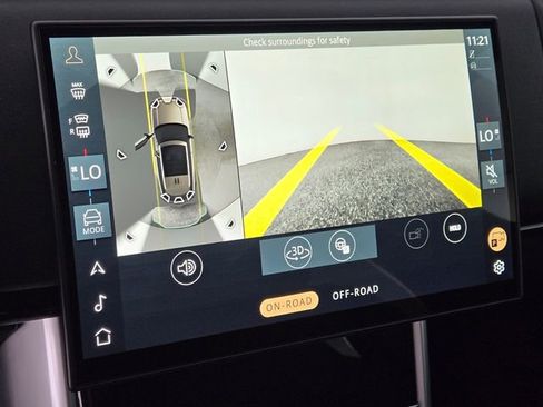 New 2025 Land Rover Range Rover SE image 25