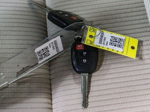 Used 2013 Toyota RAV4 LE FWD image 29