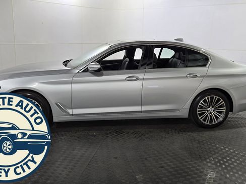 Used 2018 BMW 530i xDrive w/ Premium Package image 4