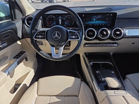 Used 2021 Mercedes-Benz GLB 250 w/ Premium Package image 11
