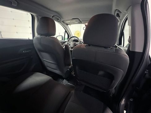 Used 2020 Chevrolet Trax LS FWD image 22