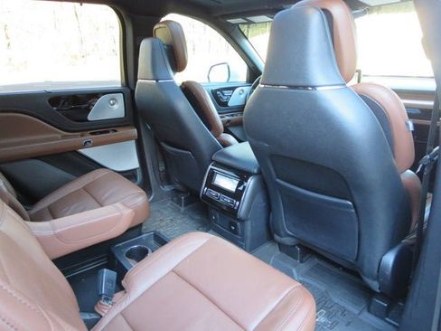 Used 2022 Lincoln Aviator Reserve w/ Equipment Group 201A AWD/4WD image 19