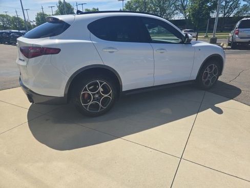 Used 2022 Alfa Romeo Stelvio Ti AWD/4WD image 12