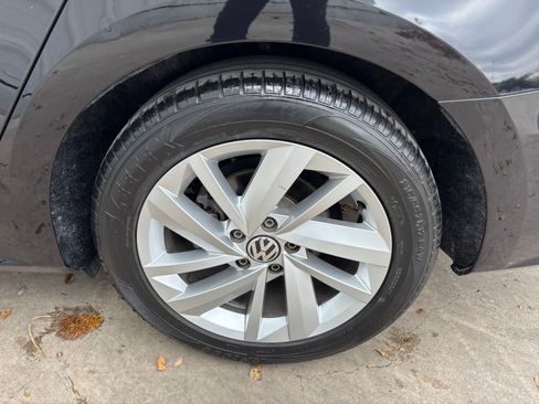 Used 2018 Volkswagen Passat 2.0T SE w/ SE Lighting Package image 10