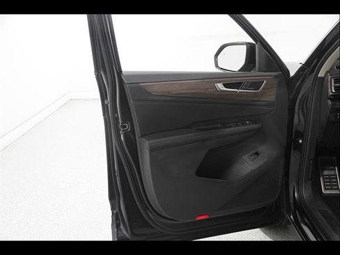 Certified 2024 Volkswagen Atlas SEL Premium R-Line AWD/4WD image 4