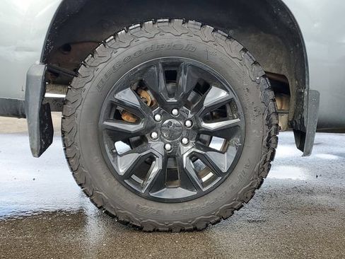 Used 2019 Chevrolet Silverado 1500 Custom w/ Custom Convenience Package AWD/4WD image 5