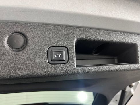 Used 2022 Chevrolet Equinox LT FWD image 11