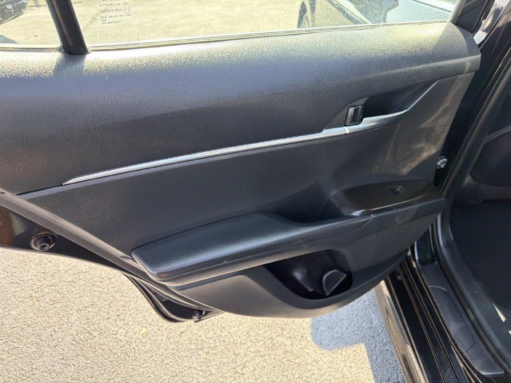 Used 2023 Toyota Camry SE FWD image 14