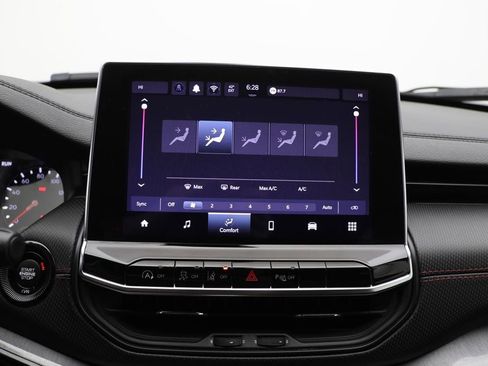 Used 2024 Jeep Compass Trailhawk image 22